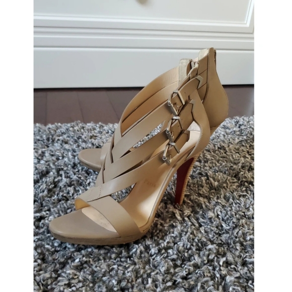Christian Louboutin beige scandals - Picture 5 of 7